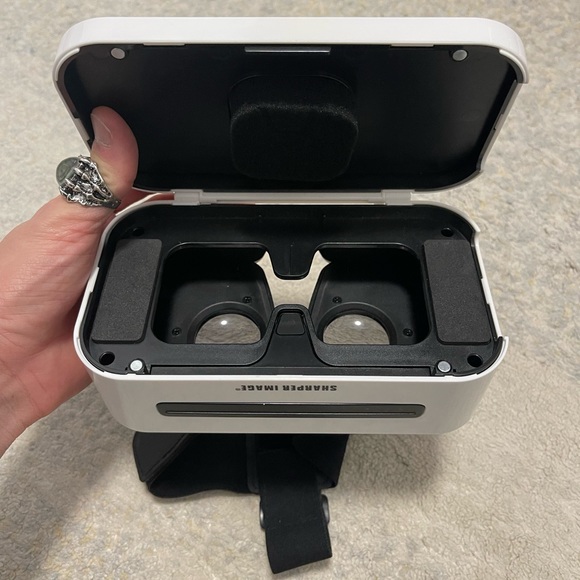 Like New One-Size Sharper Image VR Virtual Reality Headset Fits Most Cellphones - Picture 7 of 8